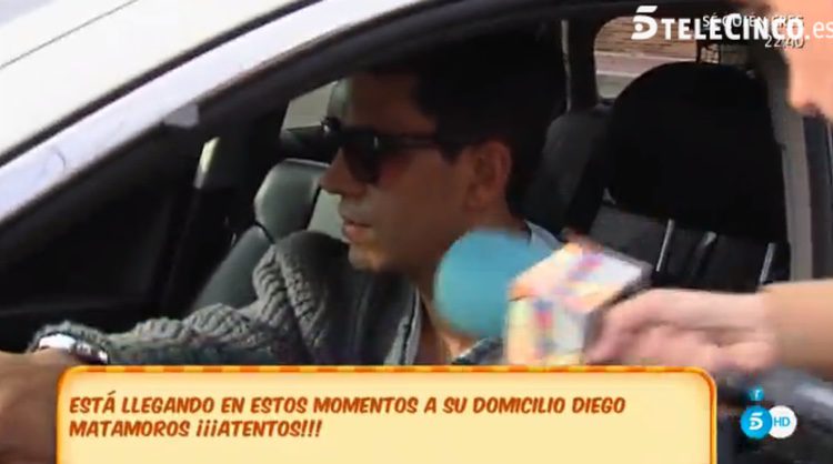 Diego Matamoros llega a su casa tras reunirse con su abogado