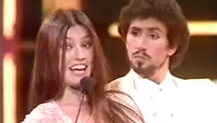 Lucía cantando 'Él' en Eurovisión en 1982/ Fuente: Youtube