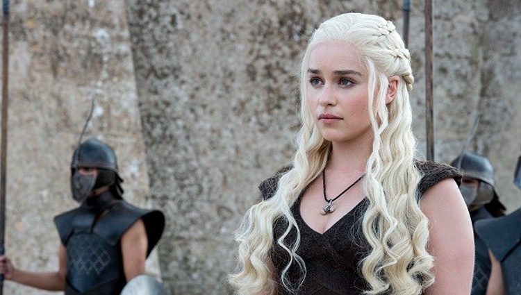 Emilia Clarke como Danenerys Targaryen en 'Juego de Tronos' | Fuente: HBO