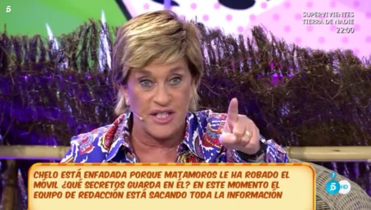 Chelo García Cortés muy enfadada con Kiko Matamoros por haberle robado el móvil/ Fuente: Telecinco
