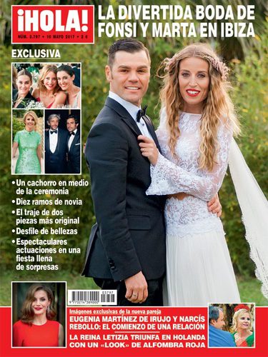 Fonsi Nieto y Marta Castro posando para ¡HOLA! el día de su esperada boda en Ibiza