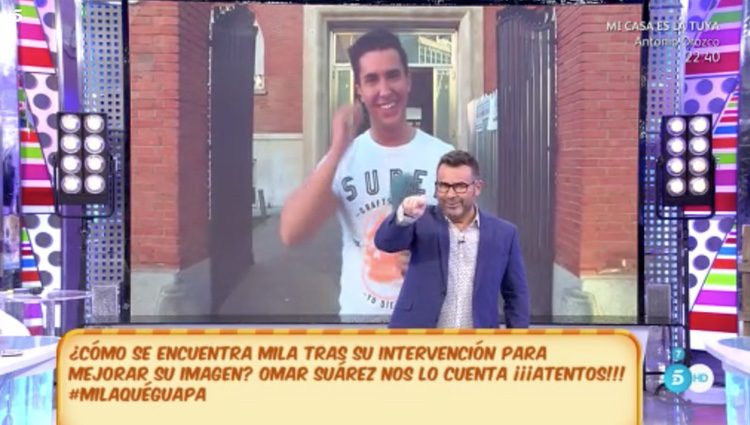 Jorge Javier Vázquez hablando con Omar Suárez sobre la última hora de Mila Ximénez / Foto: Telecinco.es 