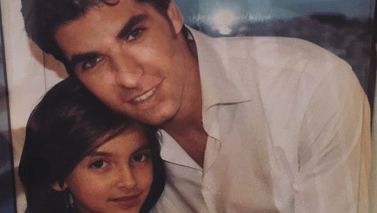Lucia Rivera junto a su padre adoptivo en Instagram