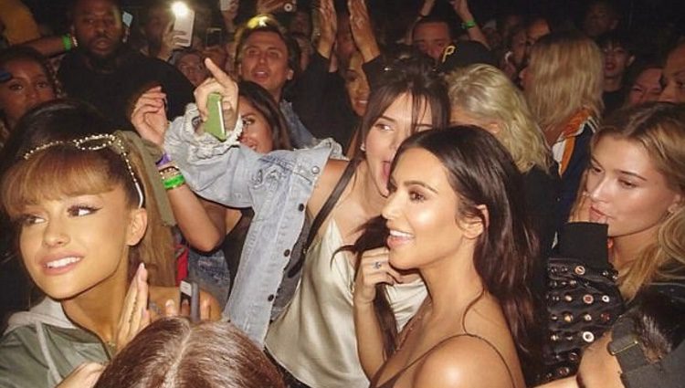 Kim Kardashian, Kendall Jenner y Ariana Grande de fiesta/ Fuente: Kim Kardashian Instagram