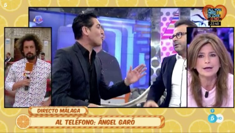 Gema López y José Antonio León preguntando a Ángel Garó sobre las acusaciones que le ha lanzado su exnovio / Foto: Telecinco.es 