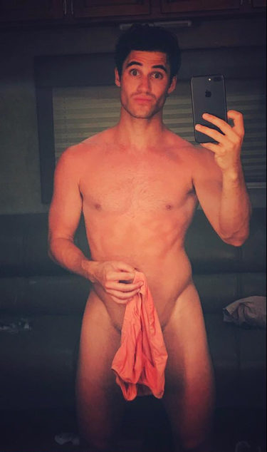 Darren Criss desnudo en Instagram