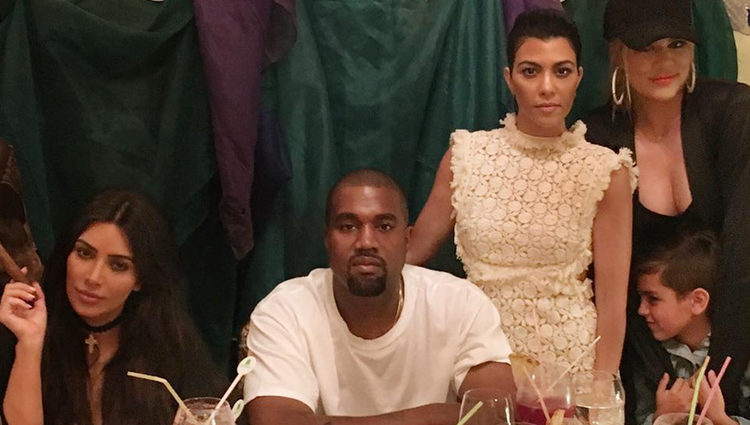 Kanye West celebrando su 40 cumpleaños en familia