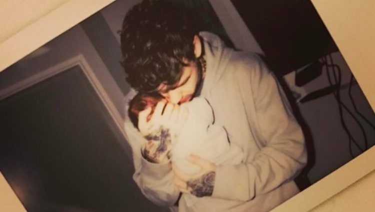 Liam Payne junto a su hijo Bear, de tres meses. / Fuente: Instagram @liampayne