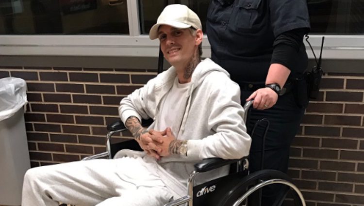 Aaron Carter en el hospital después de sufrir un achaque de su hernia de hiato 