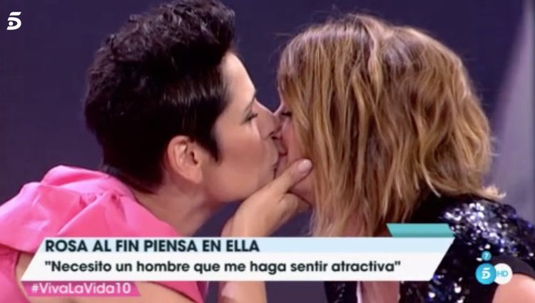 El tierno beso de Toñi Moreno y Rosa López en 'Viva la Vida' / Fuente: Teleinco.es