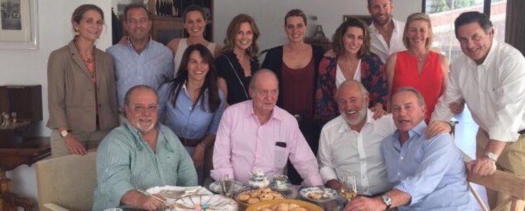 El Rey Juan Carlos y la Infanta Elena, de comida con Arévalo, Bertín Osborne, su mujer, sus hijas y su yerno