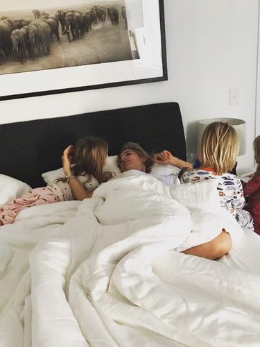 Elsa Pataky junto a sus tres hijos. Fuente: Instagram