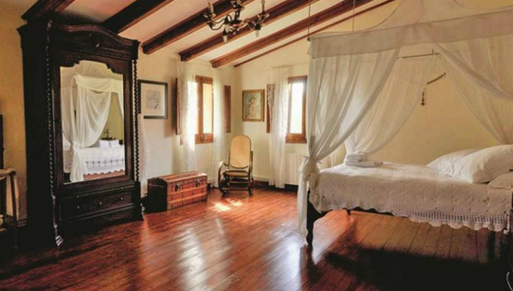 La masía de Paz Padilla cuenta con un dormitorio suite y cuatro habitaciones normales