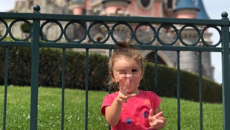 Ana Rivera en Disneyland / Instagram