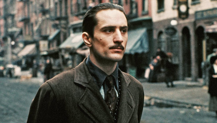 El actor estadounidense en la piel de Vito Corleone en 'El Padrino II'
