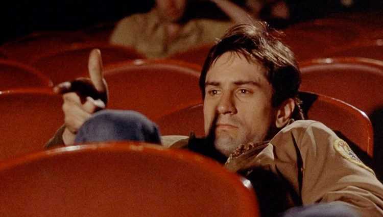 Fotograma del filme 'Taxi Driver' con De Niro en la piel de Travis