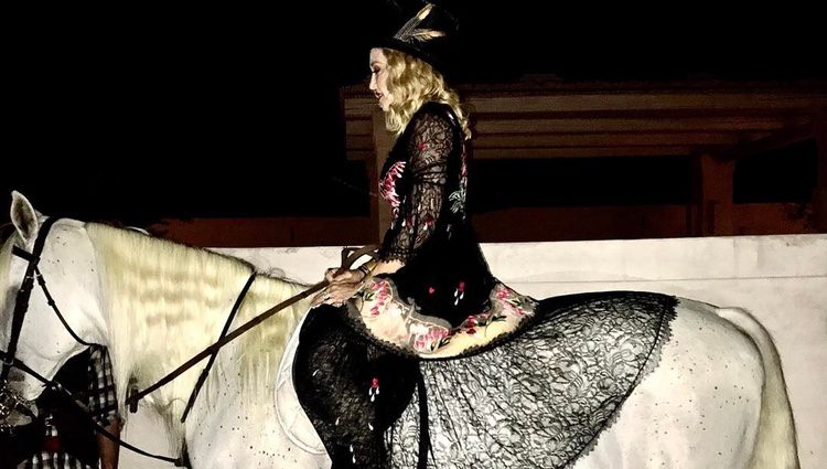 Madonna llegando a su fiesta de cumpleaños