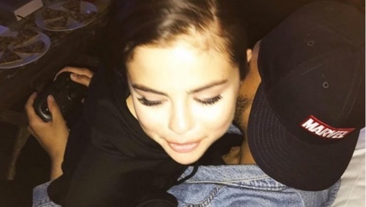 Selena Gomez y The Weeknd disfrutando de momentos cómplices en casa 
