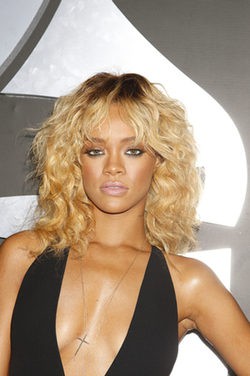 Rihanna derrocha sensualidad en sus videoclips