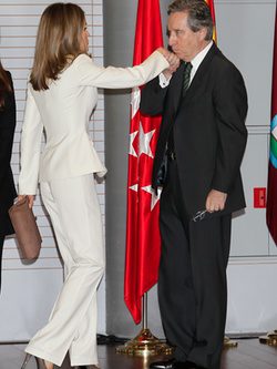 Iñaki Gabilondo besa a la Princesa Letizia