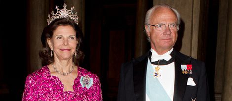 Los Reyes Carlos XVI Gustavo y Silvia de Suecia