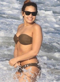 Demi Lovato presume de cuerpazo en bikini en las playas de Rio de Janeiro