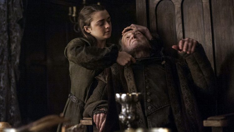 Arya Stark asesinando a Walder Frey / Fuente: Ecartelera.es