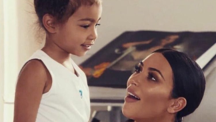 Kim Kardashian junto a su hija North | Fuente: Instagram