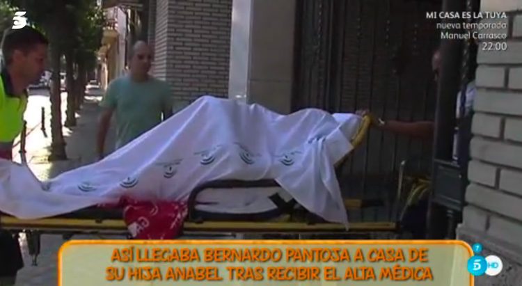 Bernardo Pantoja llega a casa de Anabel Pantoja en camilla