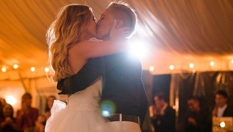 Jeka Jane y Mollee Gray besándose en su boda / Fuente: Instagram: