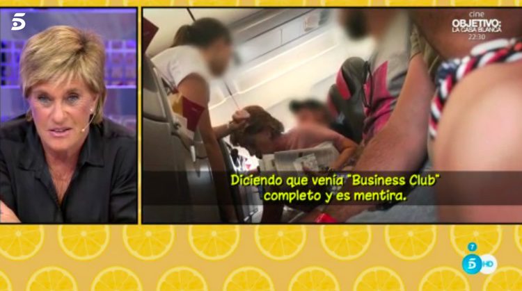 Chelo García Cortés manifiesta su enfado en el avión