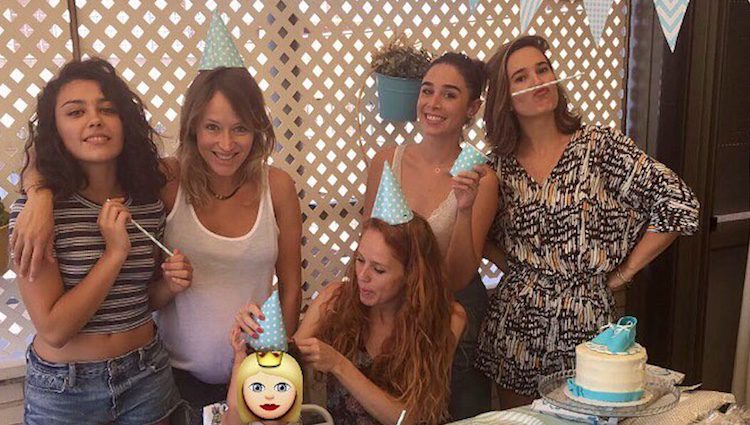 El reparto de 'Seis hermanas' celebrando una fiesta/Instagram 