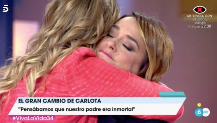Toñi Moreno y Carlota Corredera abrazándose / Telecinco.es