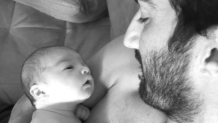 Justin Baldoni junto a su bebé | Fuente: Instagram