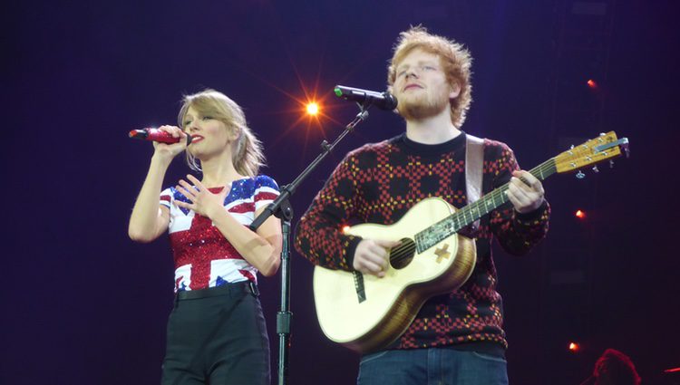Ed Sheeran y Taylor Swift en el estadio o2 de Londres