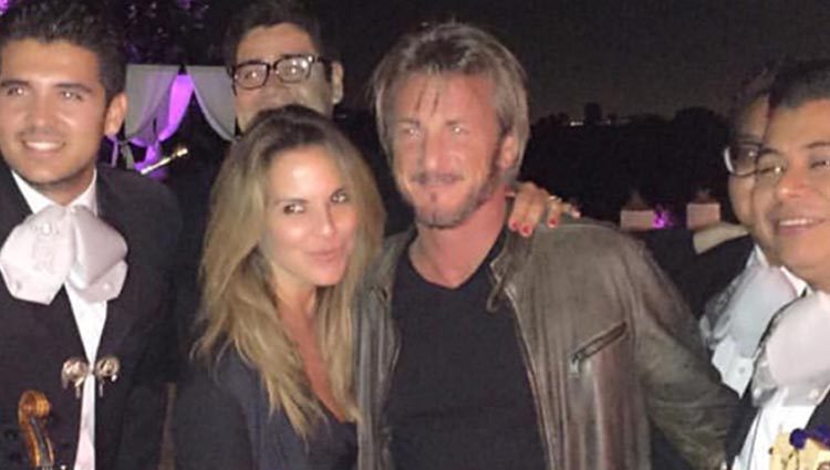 Kate del Castillo junto a Sean Penn en una fiesta