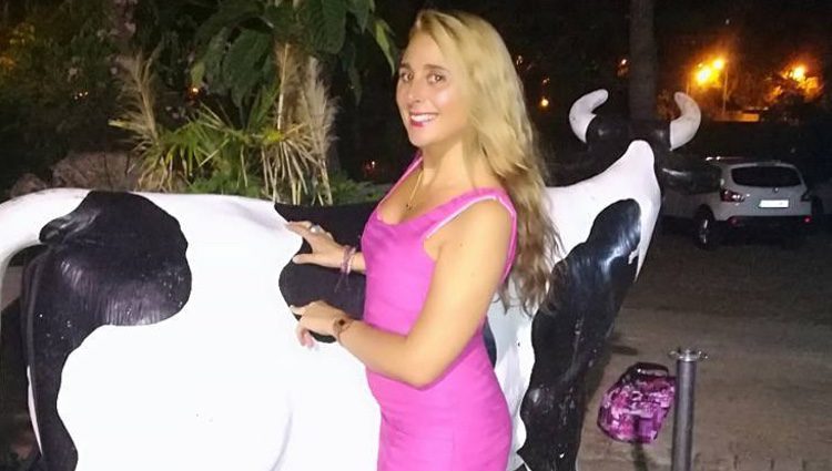 Fresita divertida con una vaca / Instagram