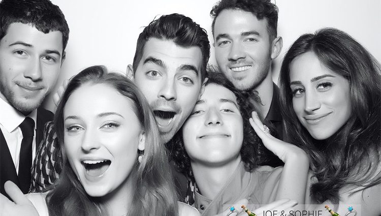 Nick Jonas en la fiesta de compromiso de Sophie Turner y Joen Jonas | Fuente: Instagram