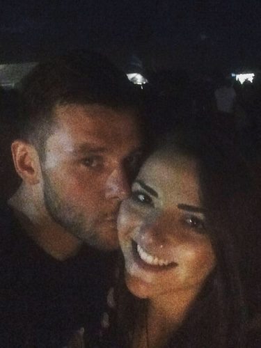 Daniel Hegarty junto a su novia/ Fuente: Instagram