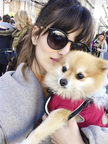 Sara Sálamo con el perrito / Instagram