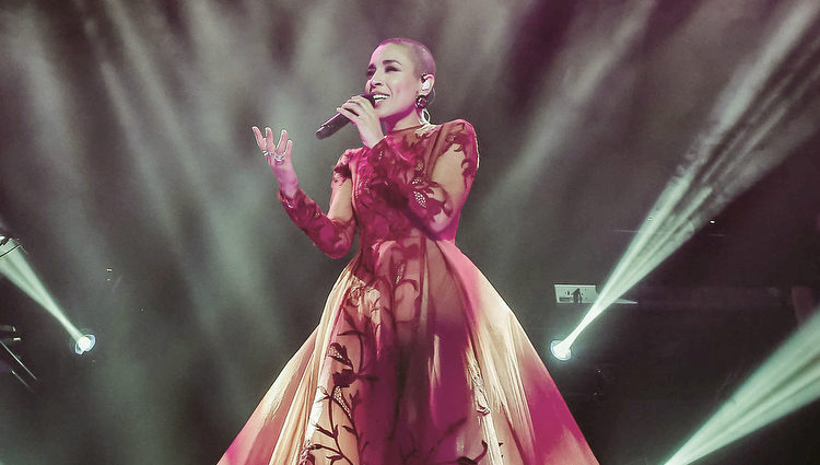 Loreen con la cabeza rapada en uno de sus conciertos | Instagram 