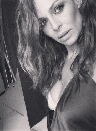 Eva González posando de lo más sexy Fuente: Instagram