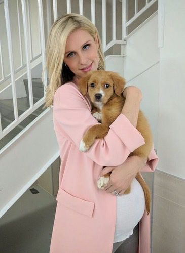 Nicky Hilton posa embarazada con un adorable cachorrito Fuente: Instagram