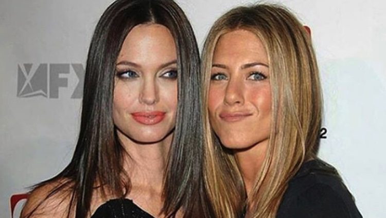 Angelina</p><p>Jolie y Jennifer Aniston posan juntas años antes de su eterna enemistad