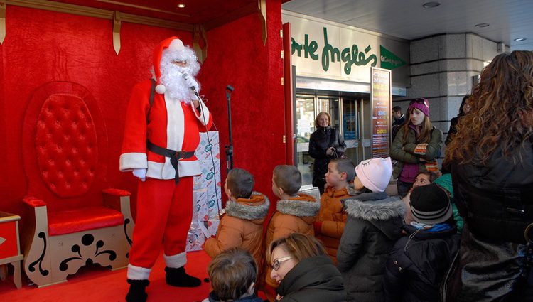 El Corte Inglés celebra la Navidad con mucho entusiasmo con sus espectáculos de luces, Papá Noel o Cortylandia