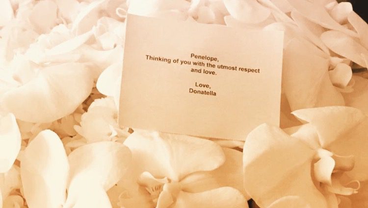 Donatella Versace envía flores a Penélope Cruz Fuente: Instagram