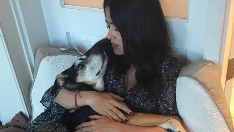 Salma Hayek y su perrita Lupe Fuente: Instagram