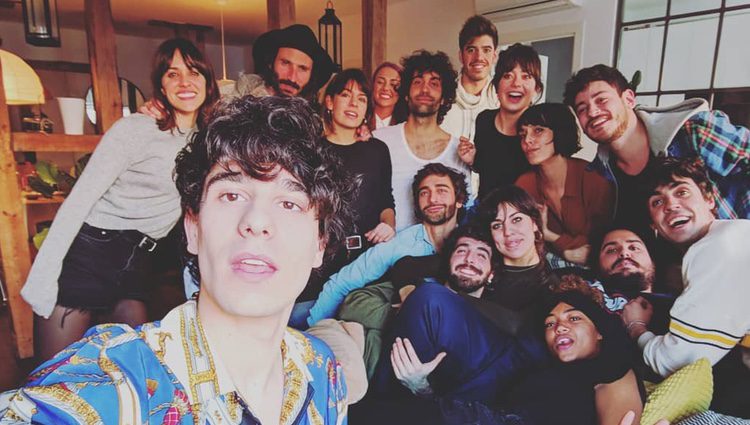 Javier Calvo se fotografía con sus amigos / Instagram