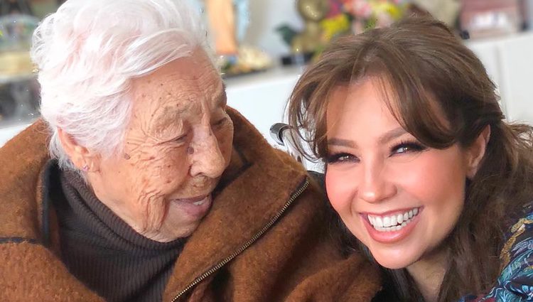 Thalía junto a su abuela / Instagram