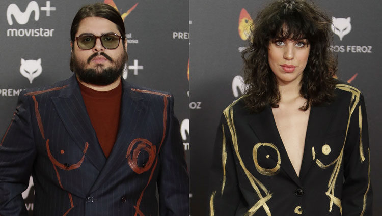 Brays Efe y Celia Gómez con un traje muy parecido en la alfombra roja de los Premios Feroz 2018